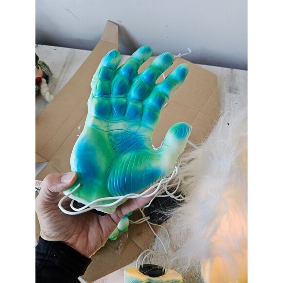 Sienna Marcuss the carcass as is Halloween light up vintage groundbreaker zombie - Picture 7 of 8